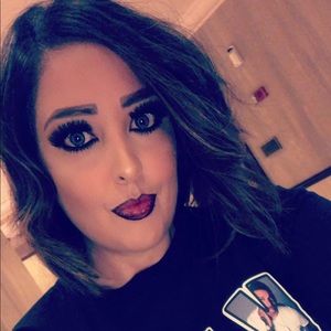 Meet your Posher, Laurie